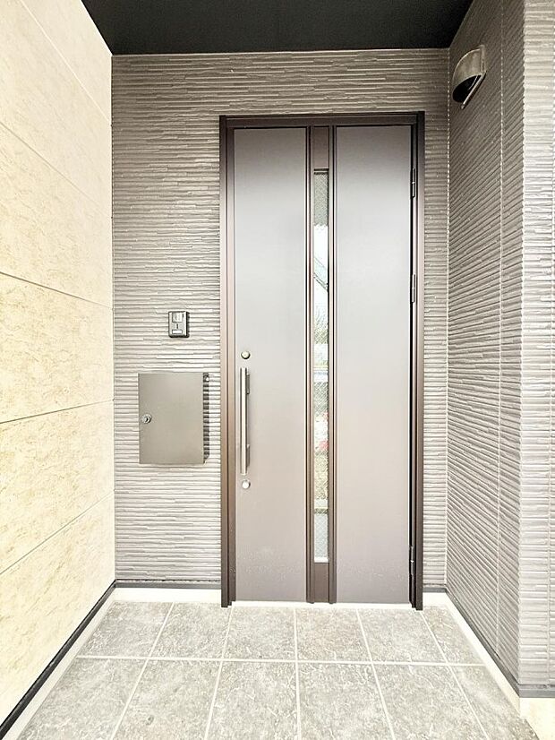 ■ シンプルで美しく、住まいの第一印象を彩る玄関です