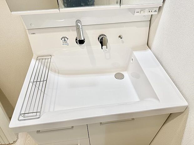 ■細かい部分まで洗いやすく便利なハンドシャワー付き