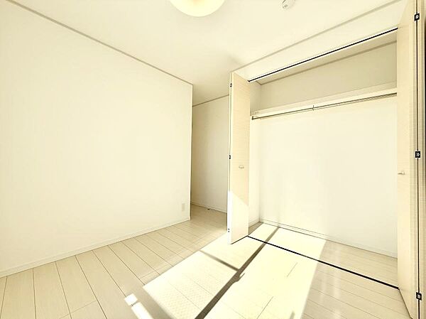 広いクローゼット、収納は多い方が嬉しいですね！