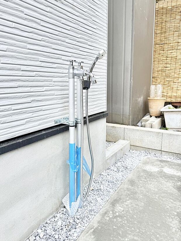■外水栓付きで庭作業や洗車に便利です