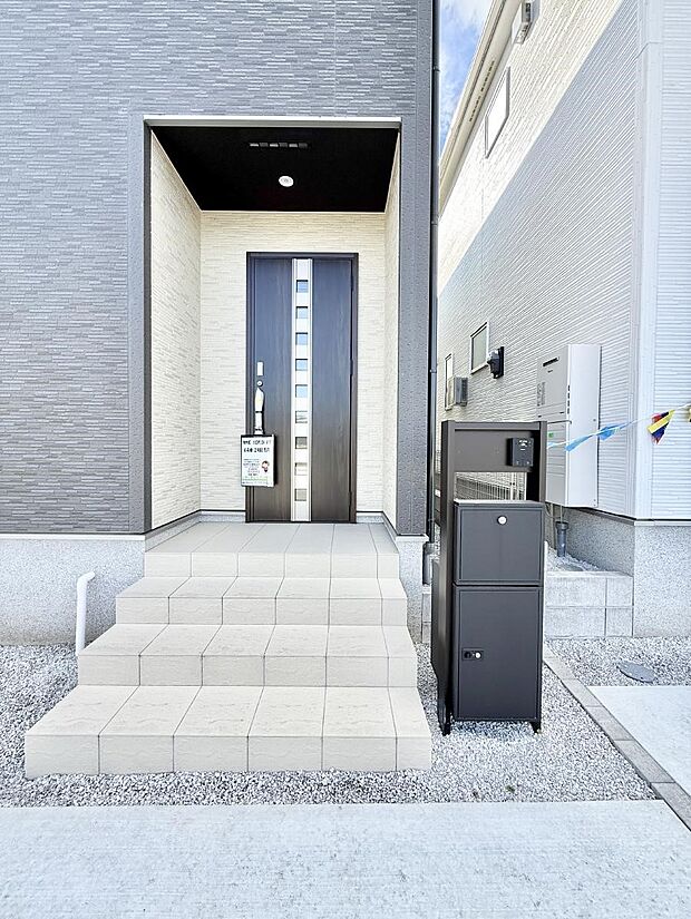 ■ 家族とゲストをやさしく迎える、心温まる玄関