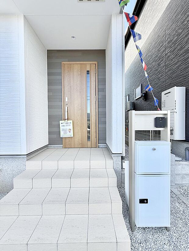 ■ 家族とゲストをやさしく迎える、心温まる玄関