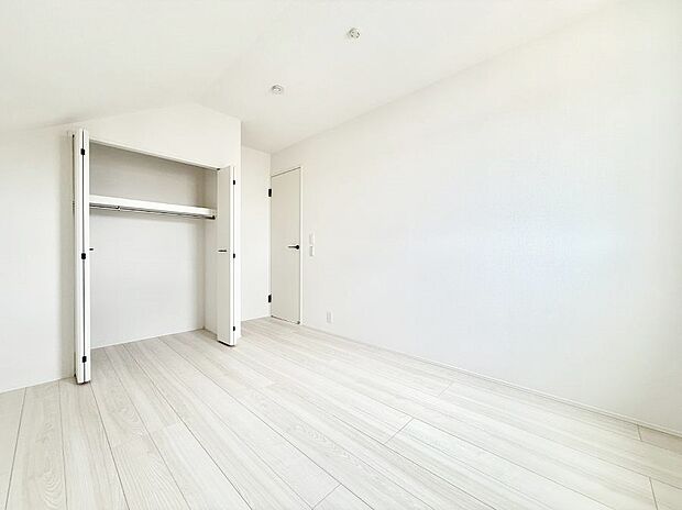 1号棟  ■落ち着いた色合いのお部屋で穏やかな時間を楽しめます
