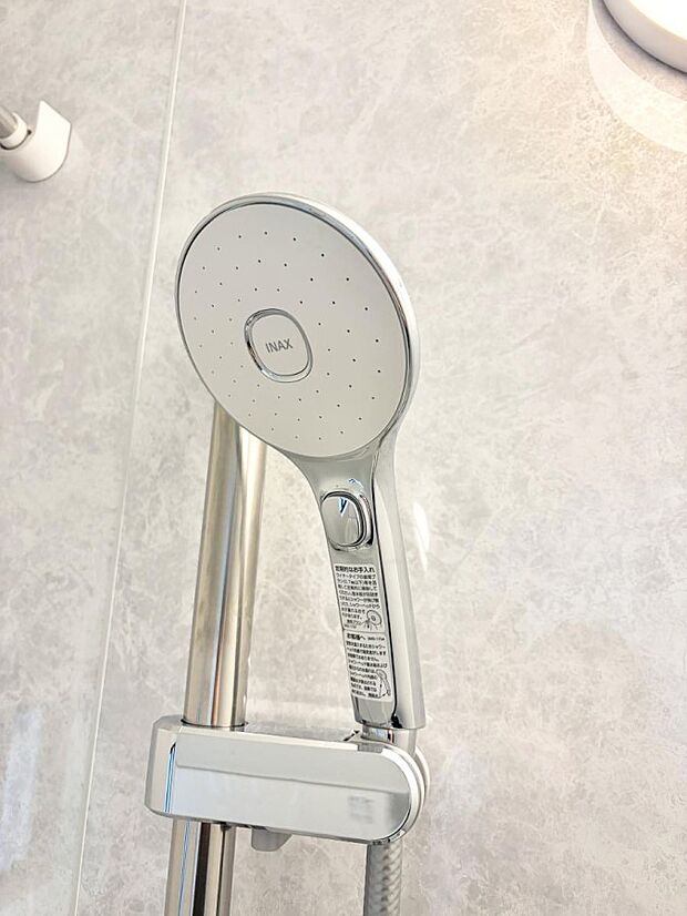 ■わざわざシャワー水栓のレバーまで手を伸ばす必要がなく、簡単に止水できる