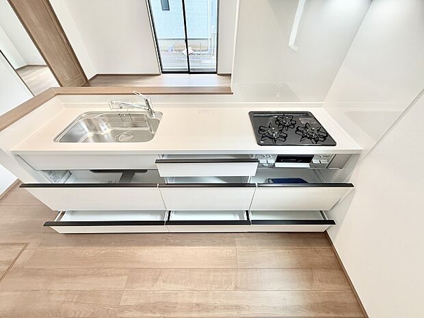 ■シンプルで機能的、毎日使いやすいキッチン