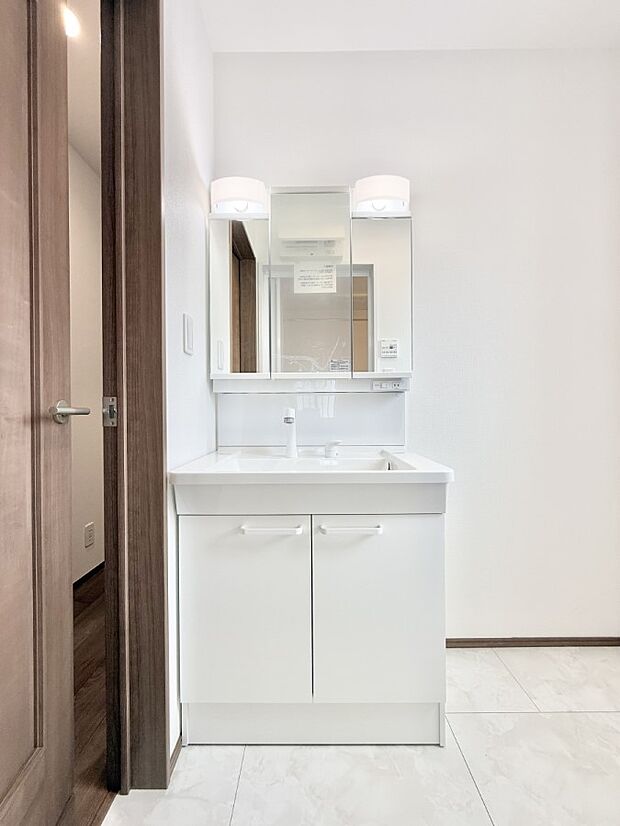 ■明るい洗面所は毎朝の歯磨きも楽しくできちゃいそうです♪