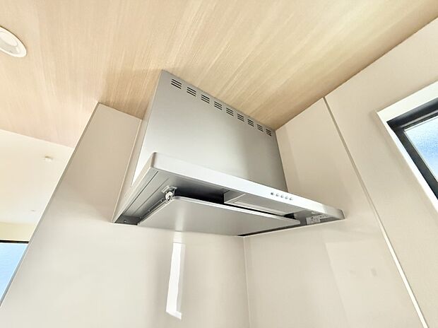 ■フードに覆われている為、匂いが換気扇に誘導され、効率的に排煙ができます