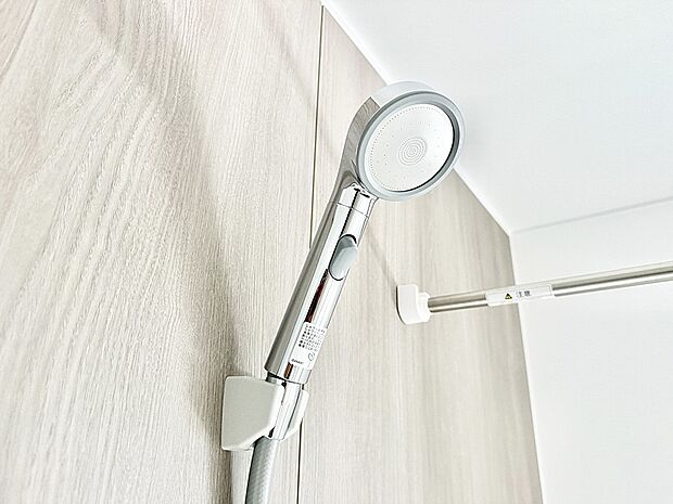 ■わざわざシャワー水栓のレバーまで手を伸ばす必要がなく、簡単に止水できる