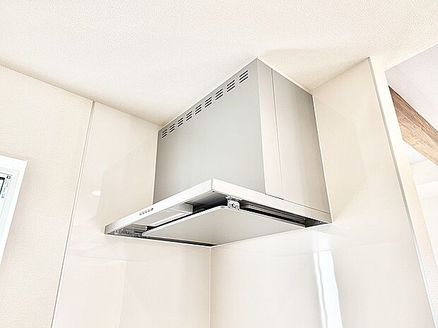 ■フードに覆われている為、匂いが換気扇に誘導され、効率的に排煙ができます