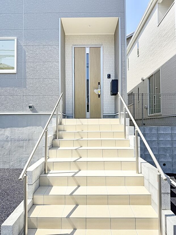 2号棟 ■ 心地よい暮らしへとつながる、温かい玄関