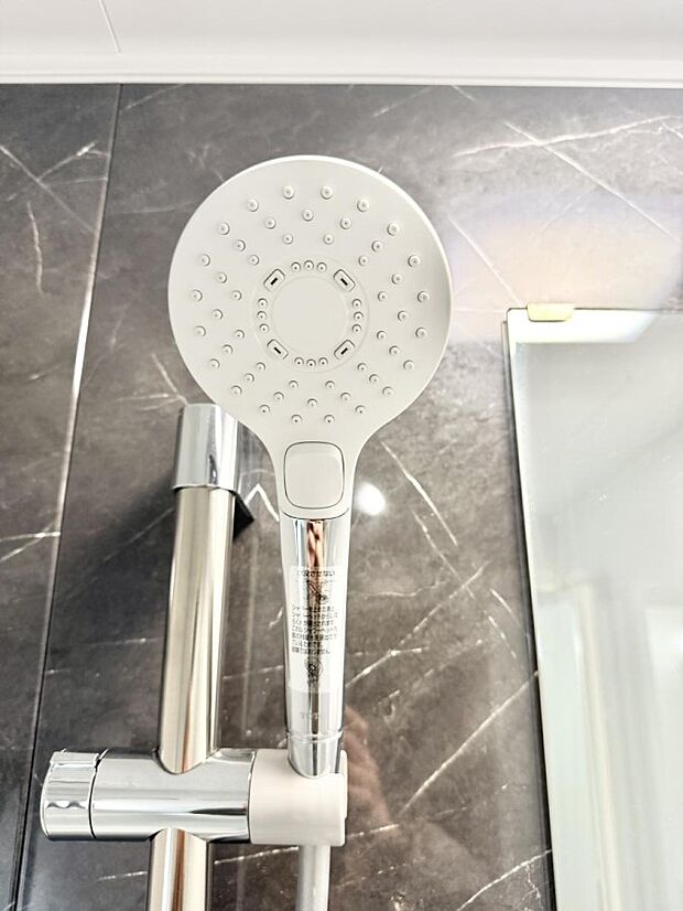 ■わざわざシャワー水栓のレバーまで手を伸ばす必要がなく、簡単に止水できる