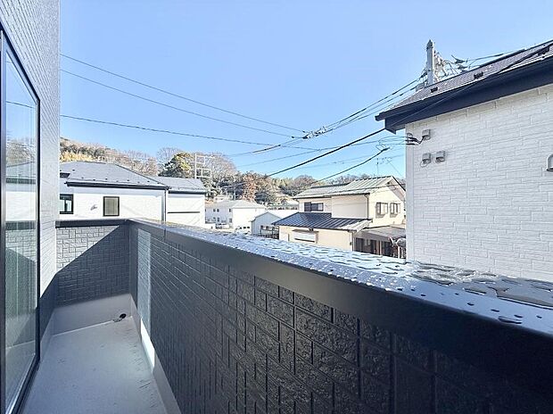 ■ 自然を身近に感じる、開放的なバルコニー