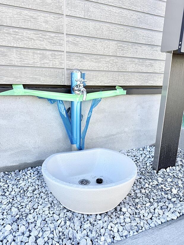 ■ガーデニングや洗車などの際に大活躍な屋外立水栓