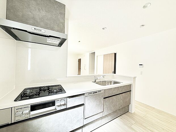 ■シンプルで機能的、毎日使いやすいキッチン