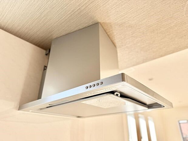 ■フードに覆われている為、匂いが換気扇に誘導され、効率的に排煙ができます