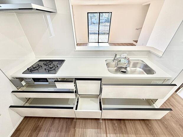 ■シンプルで機能的、毎日使いやすいキッチン