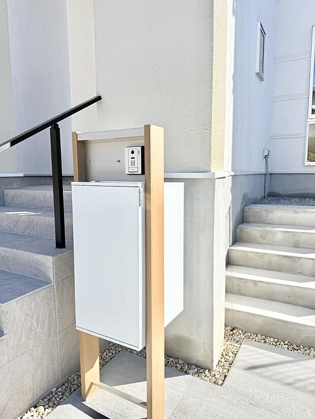 ■不在時でも荷物が受け取れる便利な宅配ボックス