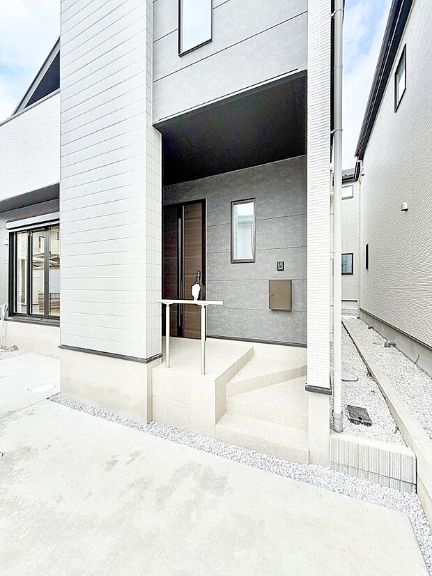 1号棟 ■ シンプルで美しく、住まいの第一印象を彩る玄関です