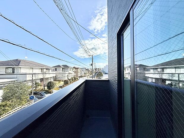 ■ 自然を身近に感じる、開放的なバルコニー