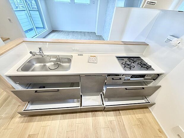 収納力豊富なシステムキッチンです!