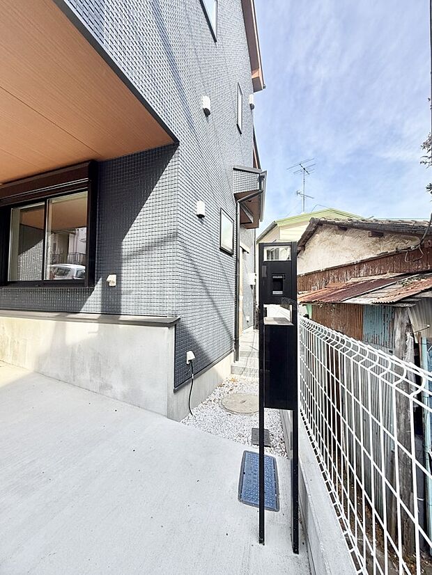 ■ シンプルで美しく、住まいの第一印象を彩る玄関です