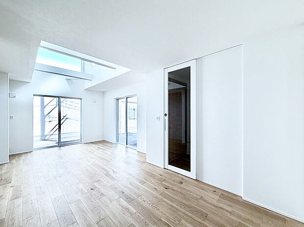 ここにいる時間が一番長いから やっぱりリビングは明るい方がいいですよね