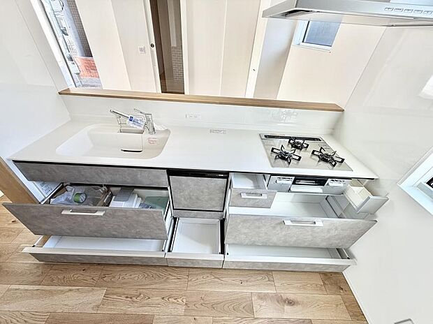 収納力豊富なシステムキッチンです!