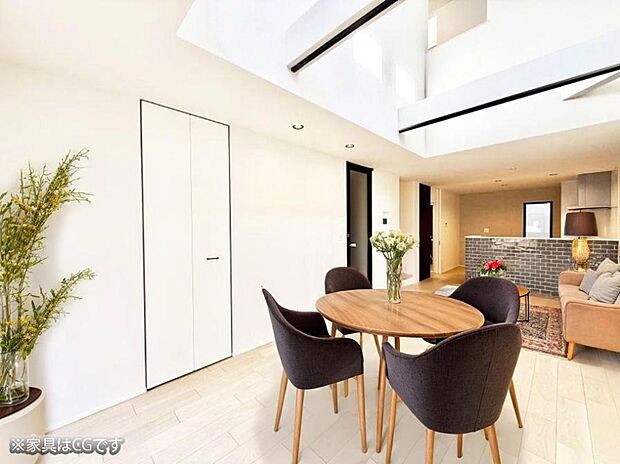 ■自然の光が差し込み、明るい空間が広がります