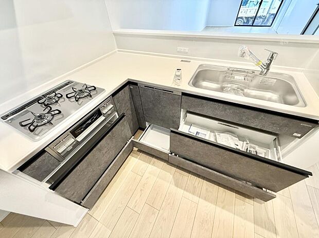 ■収納力豊富なシステムキッチンです！