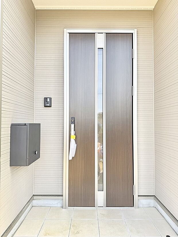 ■ シンプルで美しく、住まいの第一印象を彩る玄関です
