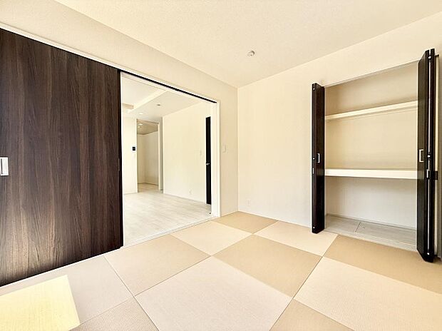 1号棟 ■落ち着いた色合いのお部屋で穏やかな時間を楽しめます