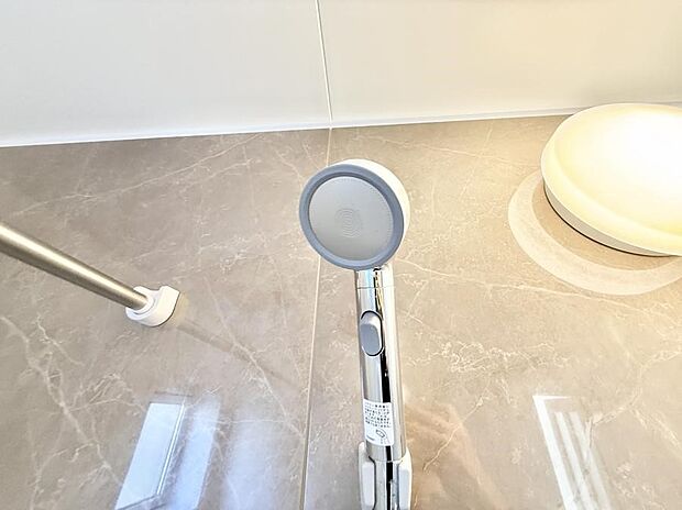 ■手元で簡単に止水できるため、水の無駄遣いを減らすことができます。