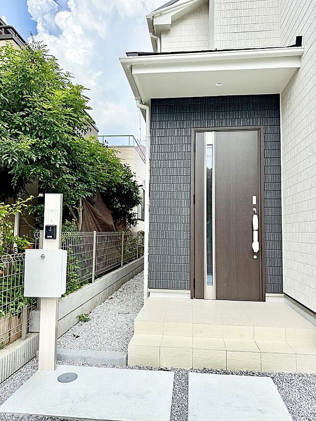 A号棟 ■ シンプルで美しく、住まいの第一印象を彩る玄関です