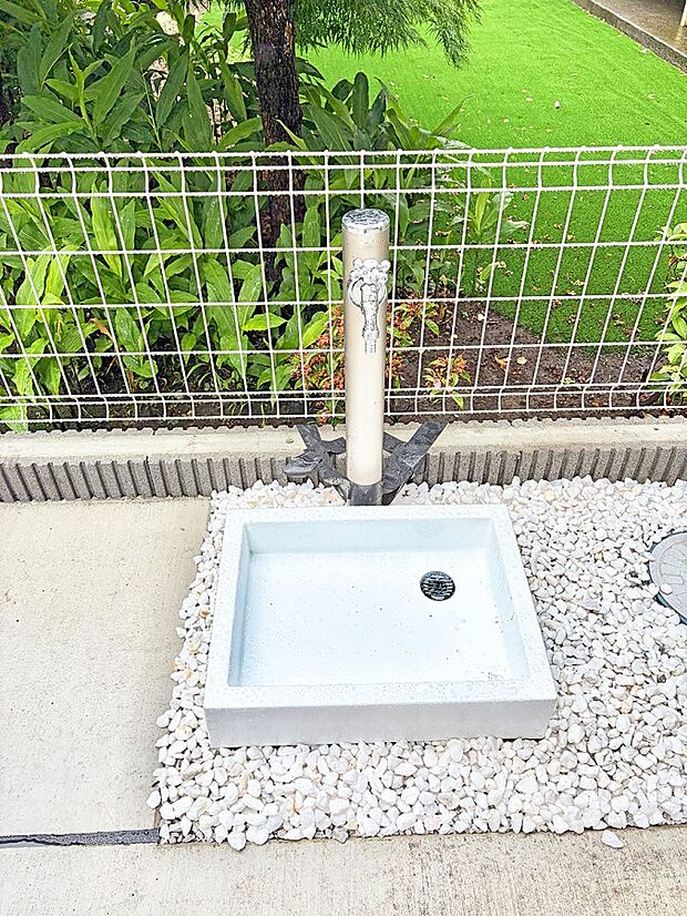 1号棟  ■ガーデニングや洗車などの際に大活躍な屋外立水栓  