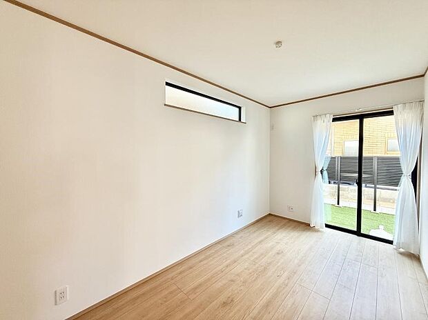 ■大きな窓は開放感があり、明るさ通風バッチリです