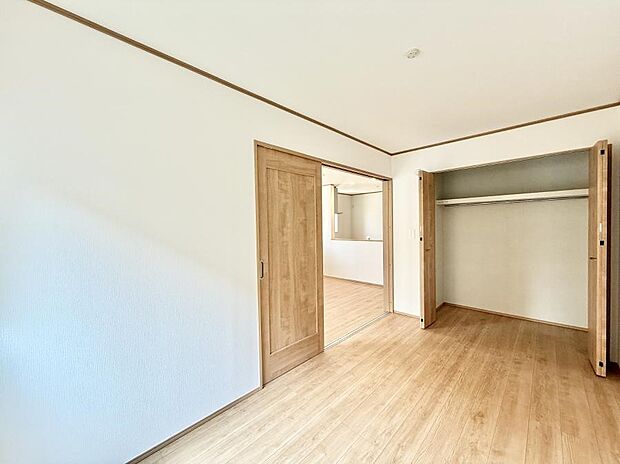 広いクローゼット、収納は多い方が嬉しいですね!