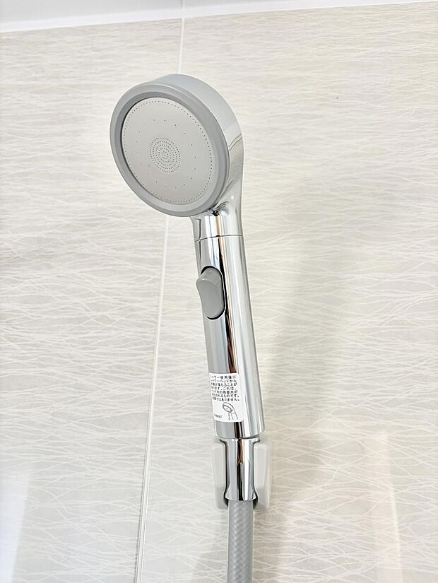 ■手元で簡単に止水できるため、水の無駄遣いを減らすことができます。