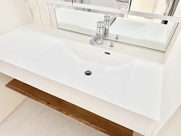 ■細かい部分まで洗いやすく便利なハンドシャワー付き