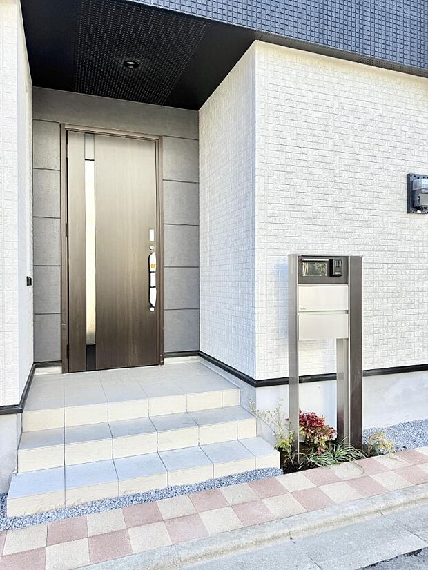 ■ 心地よい暮らしへとつながる、温かい玄関