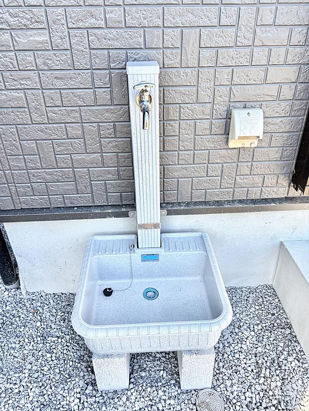 ■ガーデニングや洗車などの際に大活躍な屋外立水栓