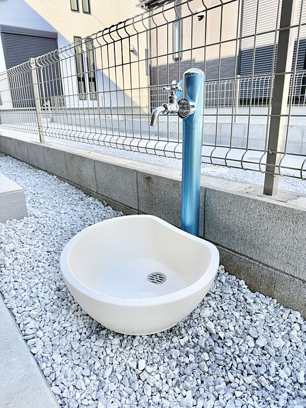 ■ガーデニングや洗車などの際に大活躍な屋外立水栓