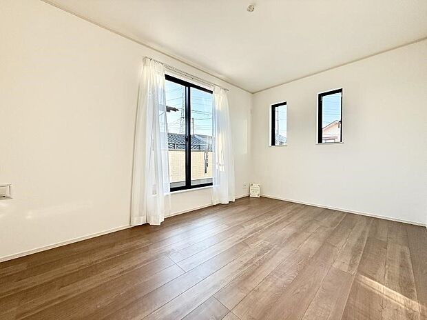 ■大きな窓は開放感があり、明るさ通風バッチリです