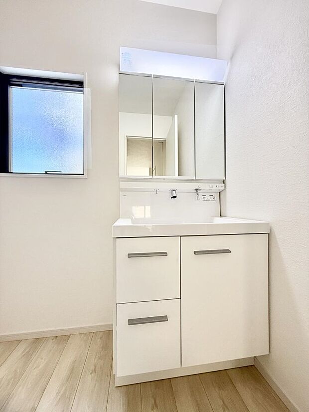 ■明るい洗面所は毎朝の歯磨きも楽しくできちゃいそうです♪