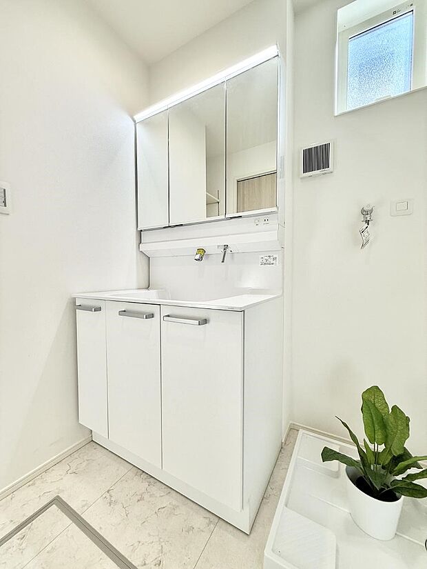 ■明るい洗面所は毎朝の歯磨きも楽しくできちゃいそうです♪