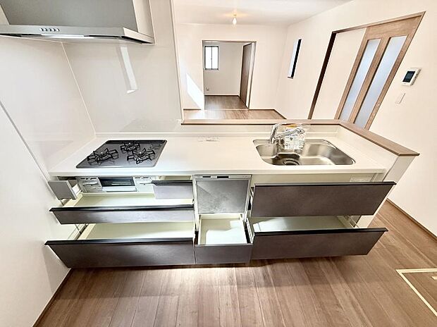 収納力豊富なシステムキッチンです!