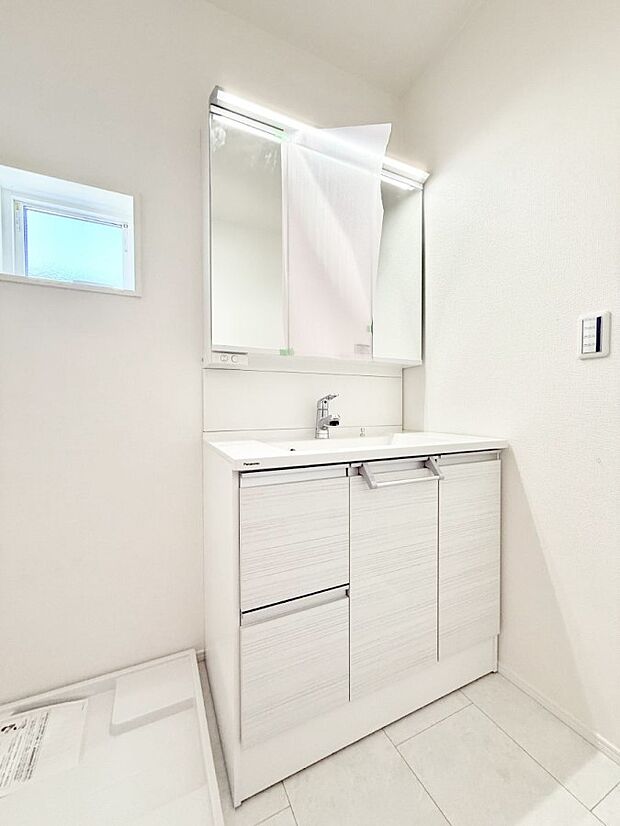 ■明るい洗面所は毎朝の歯磨きも楽しくできちゃいそうです♪