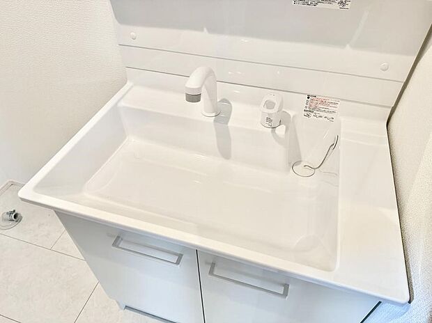 ■細かい部分まで洗いやすく便利なハンドシャワー付き