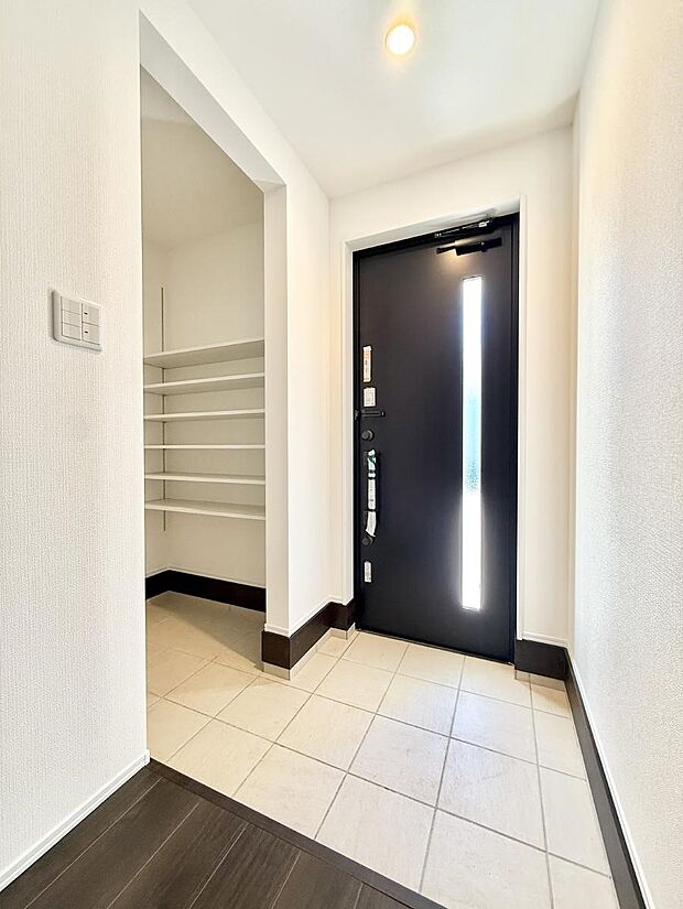 ■ 毎日を気持ちよく迎える、明るく温もりのある玄関