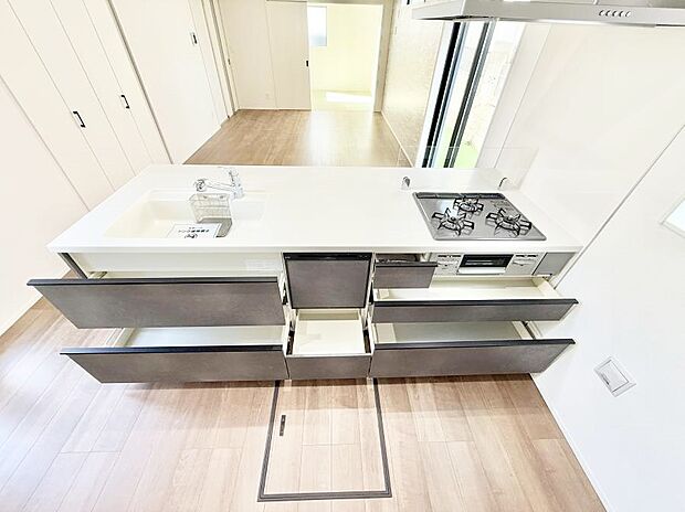 ■収納力豊富なシステムキッチンです!