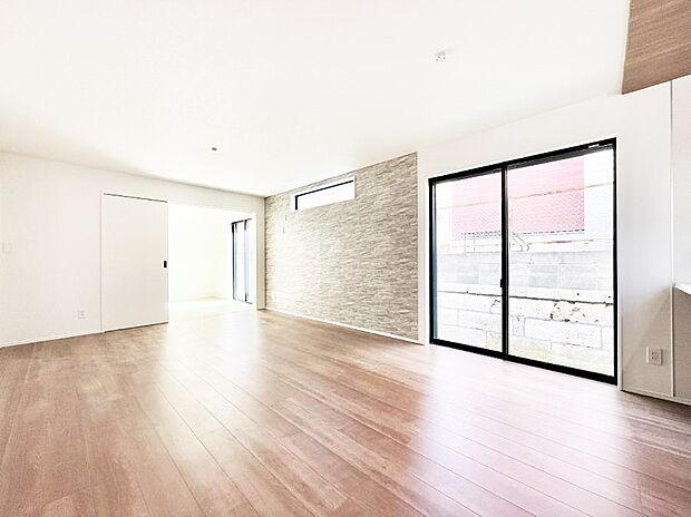 ■陽ざしが射し込む明るいLDKは家族でのんびり寛げます